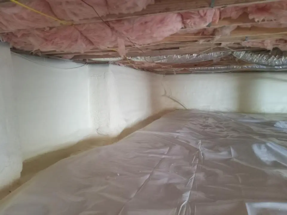 Crawl space encapsulation with closed-cell spray foam for Roof Maintenance in Paris